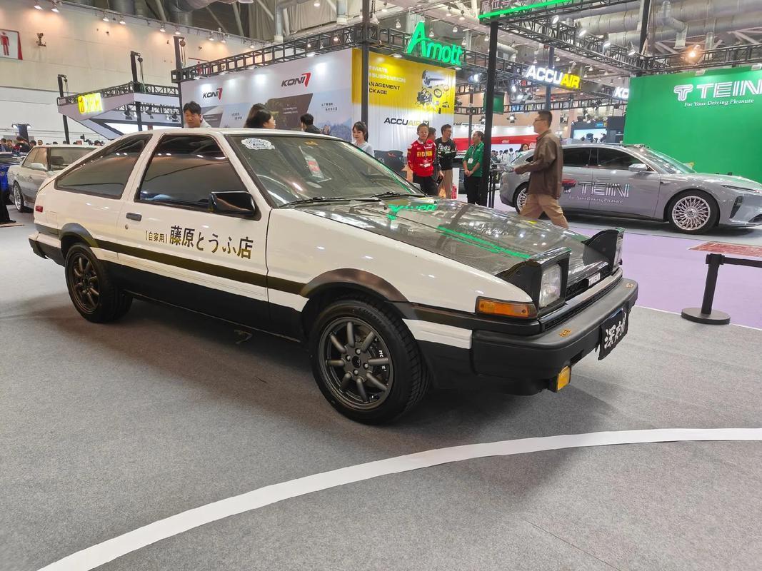 不少人对汽车的第一印象，不是4S店的展车，也不是马路上的车流，而是从影视剧中来的