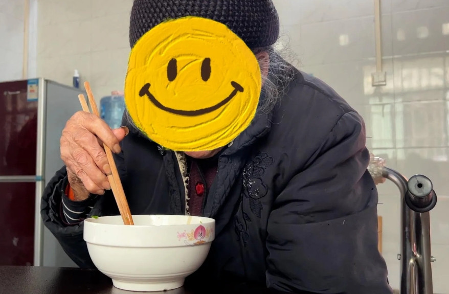 今年春节回去过年，我婆婆忽然就不上桌吃饭了，搞得我莫名其妙的。刚开始，我还以