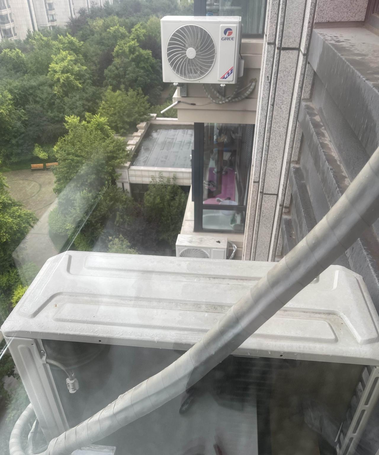 喝凉水都塞牙！我一亲戚空调的风管机不制冷，找了维修师傅上门查看，给出报价，拆开装