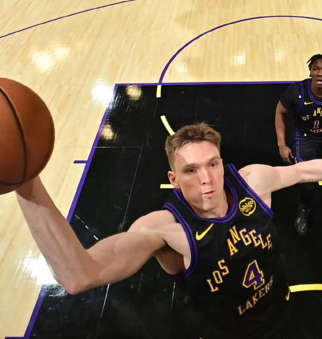 本来可以成为科沃尔那种的球员奈何自己不挣气，克内克特的NBA之路基本到头了。这