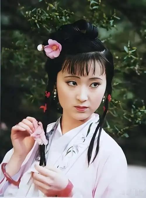 陈晓旭病入膏肓时，让人赶紧联系前夫毕彦君，想和他做最后的告别。谁知，电话接通后，