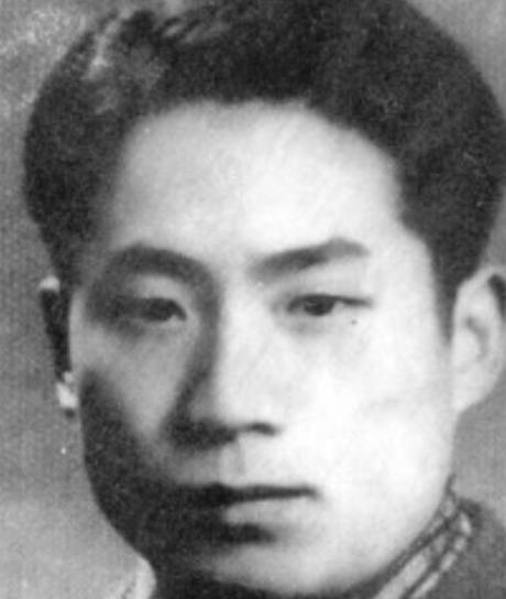 1947年，地下党员刘文斌压根没察觉，自己要进的那扇门的楼梯口，早已经被特务悄悄