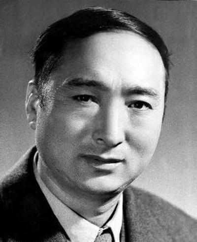 著名表演艺术家陈强曾说:“样板戏要真是一无是处，又怎能不断回潮？批评可以，但切不