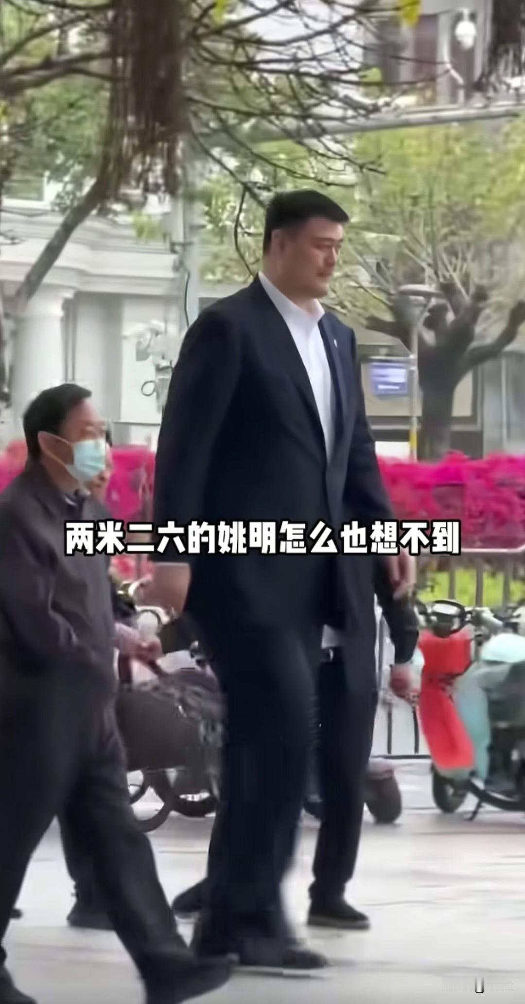 姚明本想靠1米9妻子改变身高基因，结果女儿14岁就快赶上妈妈了[捂脸哭][捂脸哭][