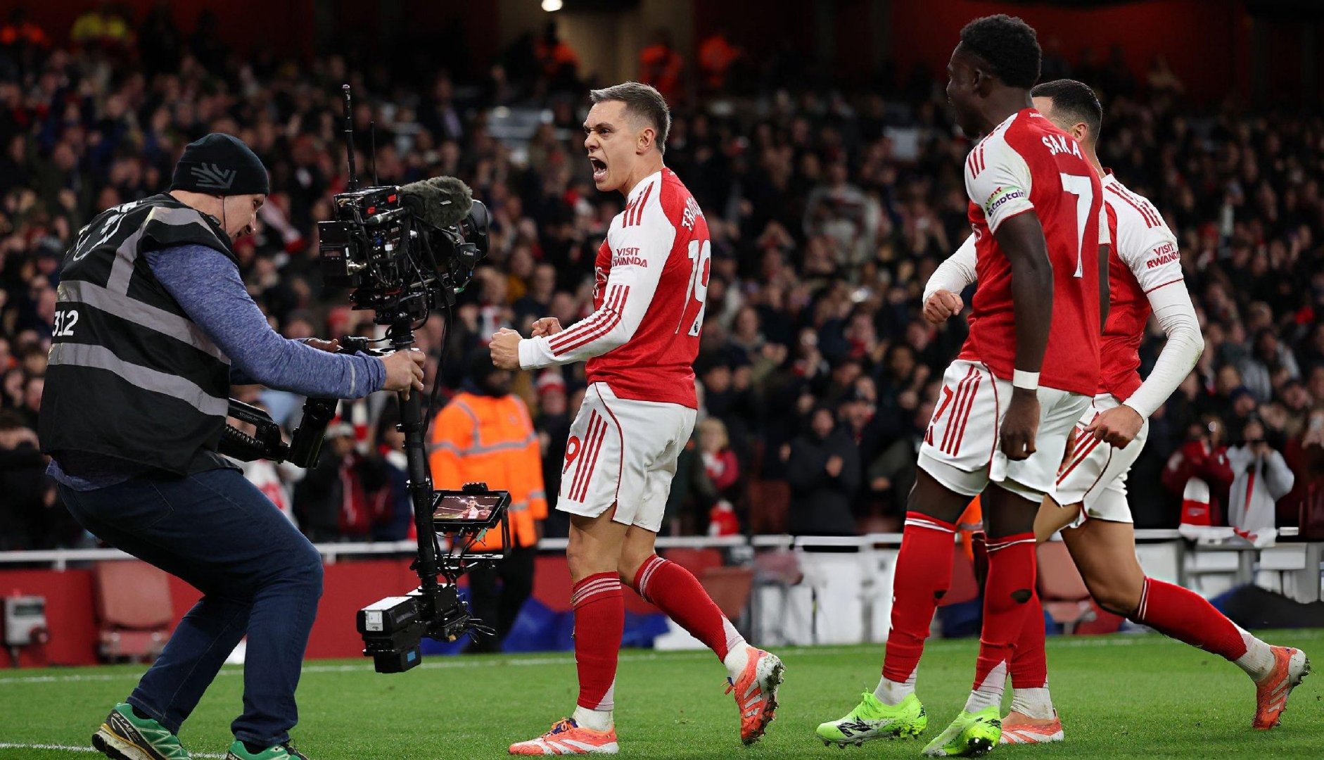 里奥·费迪南德认为特罗萨德理应获得更多阿森纳球迷的赞誉：“特罗萨德的表现简直离谱