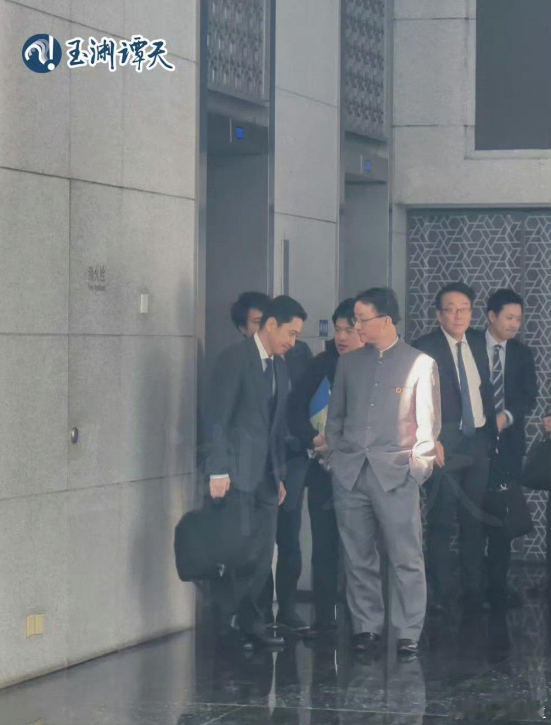 哈哈哈哈，给你们看看网友们的解读！！