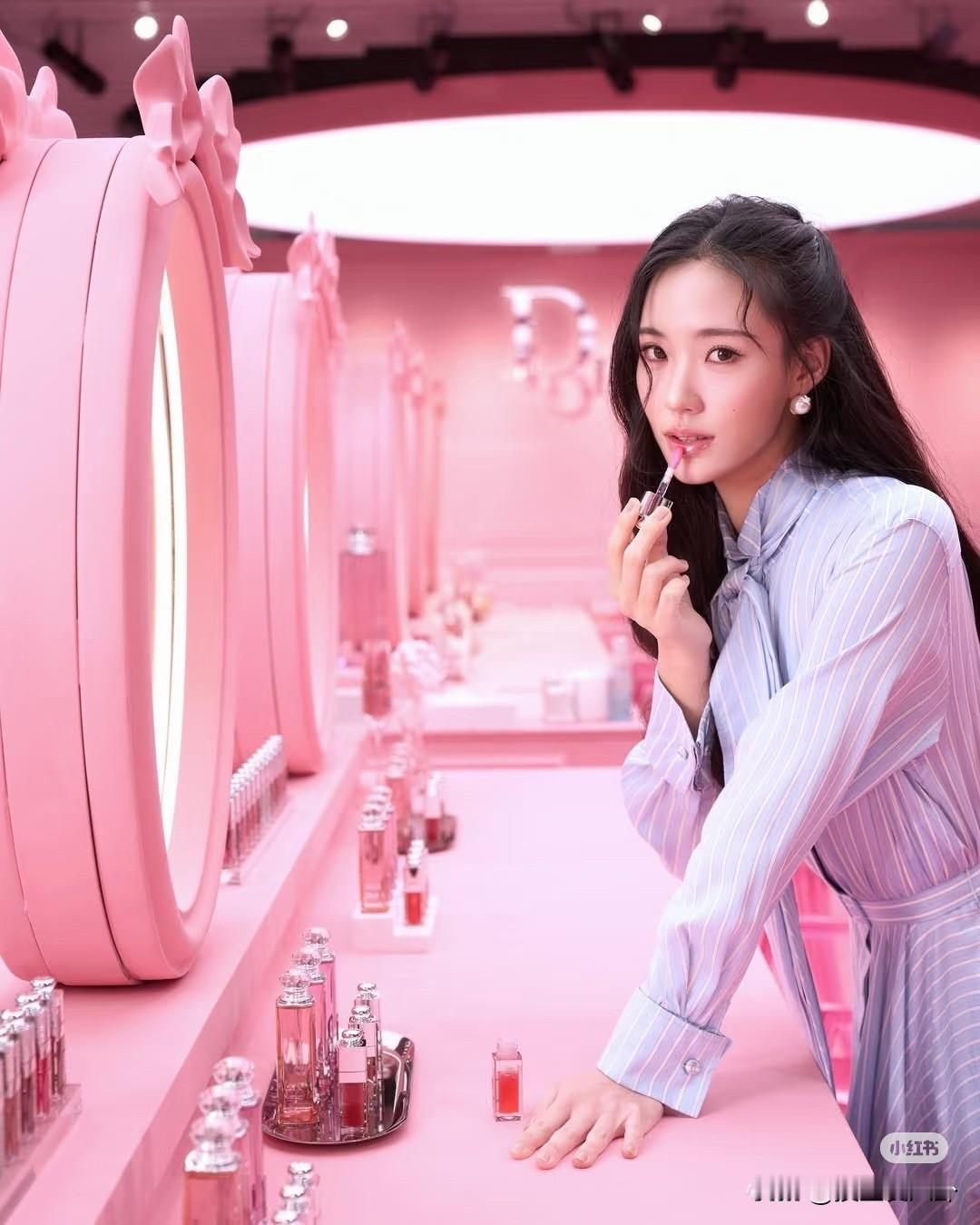 大家发现没漂亮和时尚是两回事不信你看小S的二女儿Lily，她成为迪奥彩妆大使