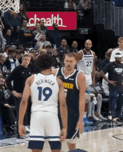 约基奇怂了G5掘金125-113森林狼，赛后约基奇被问到最后时刻把球递给贝兰热又