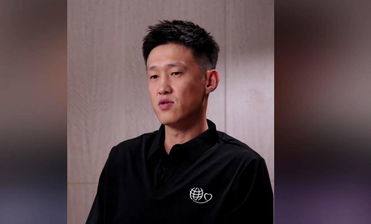 周鹏面前摆着两条路，一条是回广东当助教，安稳得像下班后泡杯茶；另一条是去湖南勇胜