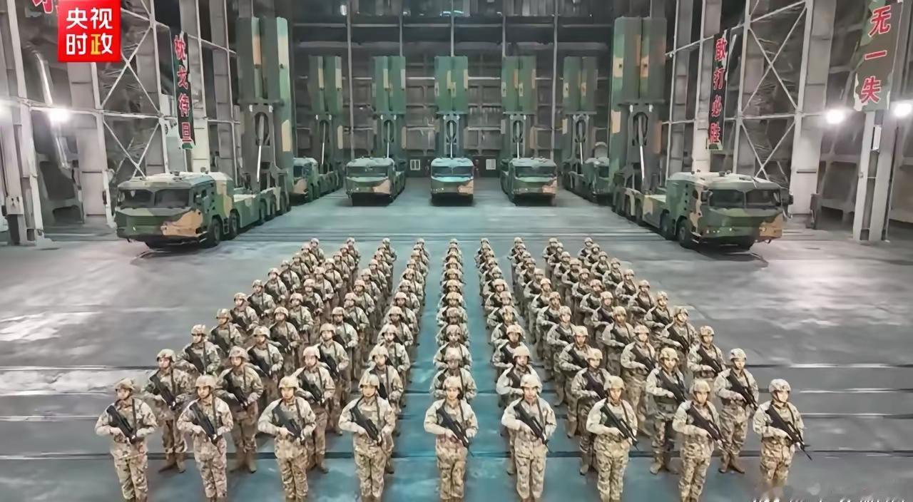 今年全军拜年终于不再哭穷了[笑着哭][笑着哭][笑着哭]。核心装备都亮出来了。