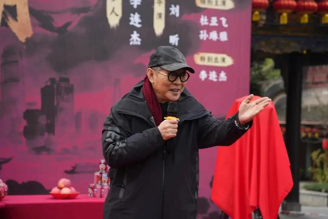 李连杰，正式官宣！ 3月18日，李连杰在红果短剧平台官宣了自己的第一部微短剧
