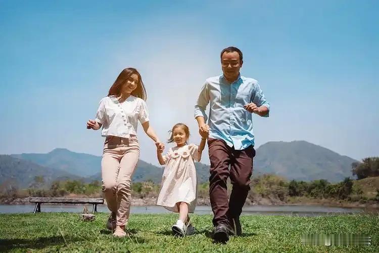 荒唐至极！新疆伊犁，一对表兄妹从小朝夕相处，互生情愫，明知近亲不能结婚，却还刻意