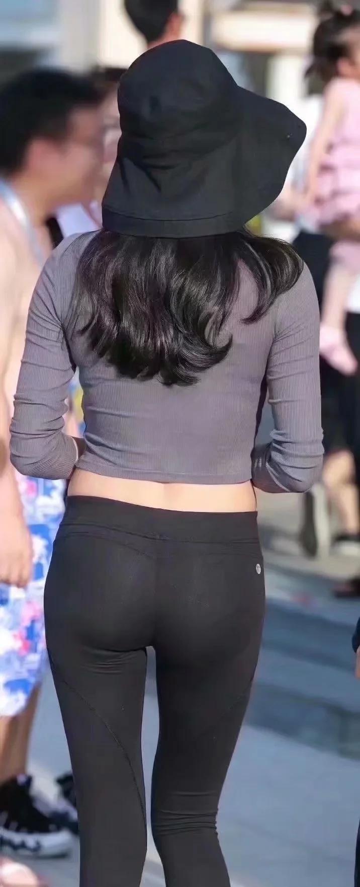 不要在一帆风顺的时候，装成修行人；不要在遇到挫折的时候，变回普通人。