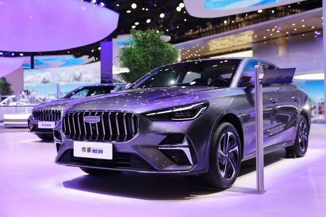 第5代帝豪i-HEV混动版亮相北京车展，实测油耗2.22L/100km北京车展