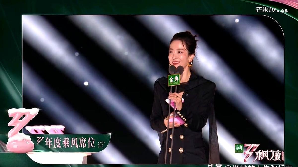 李晟今天又是两个热搜，真是不明白李晟为什么突然就红了？她凭啥呢？其实啊，