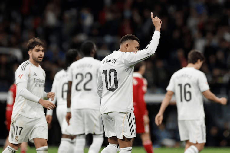 龙赛罗: 巴萨落后8分都能翻盘, 有15冠底蕴的皇马也能做到