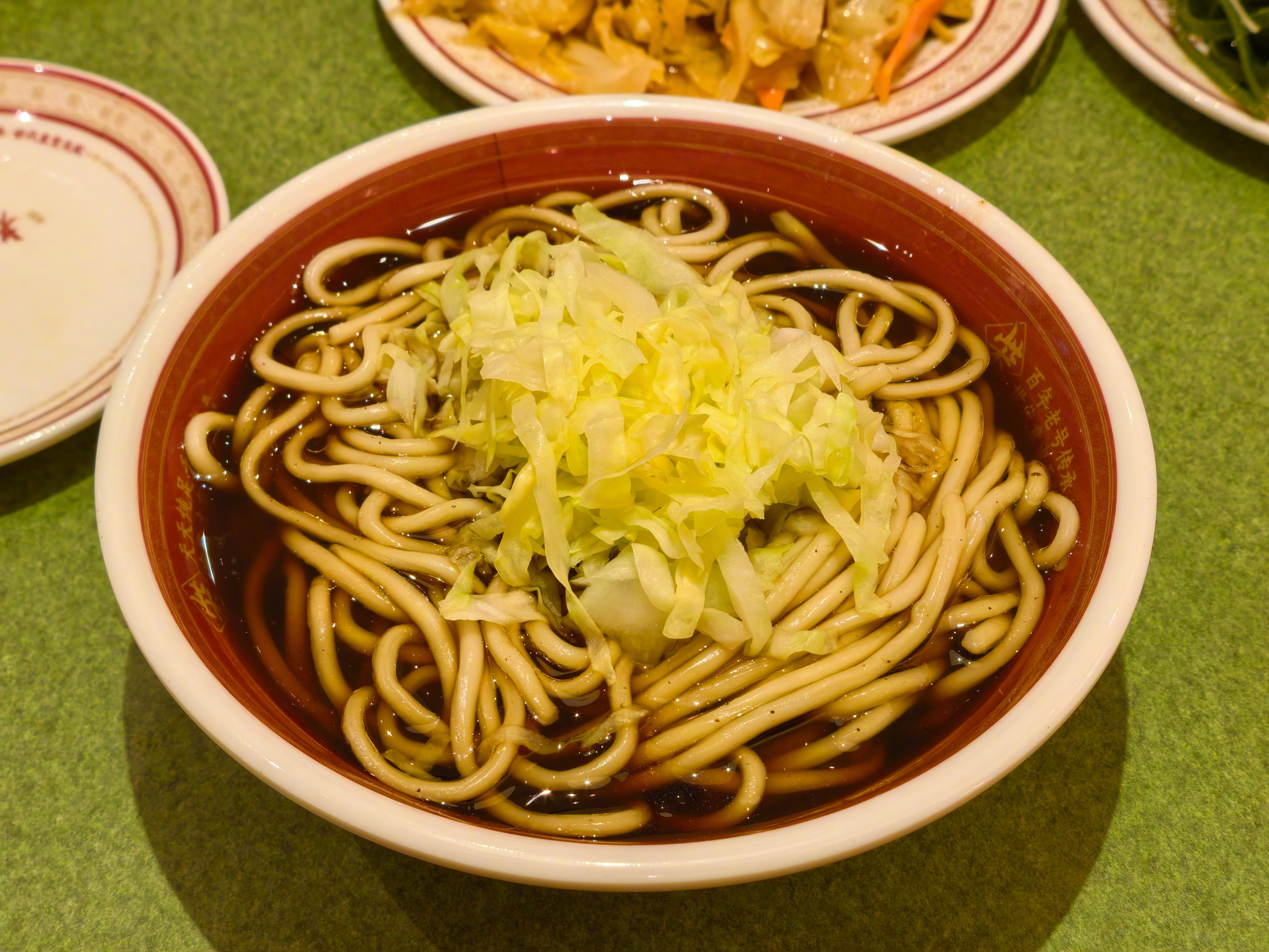 忙一天吃口牛肉面，香啊，知足。这家特点是：牛肉面里没有牛肉，肉需要单独点