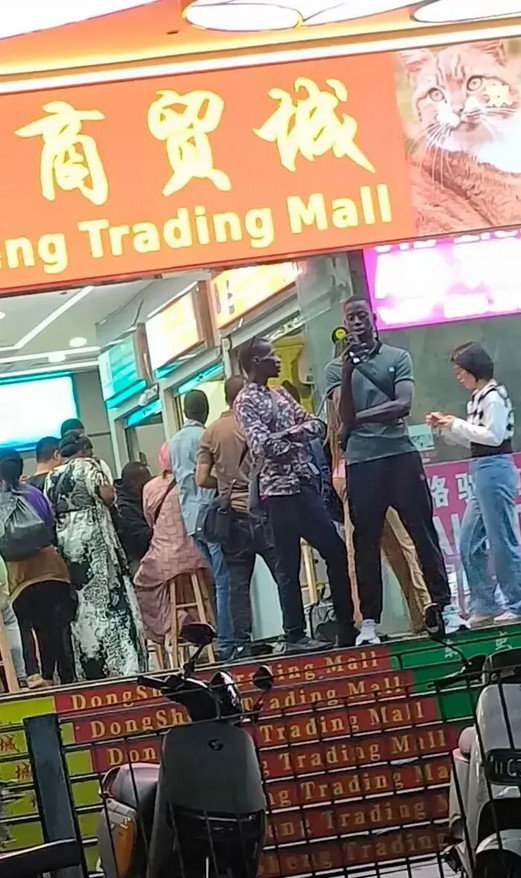 听说广州快被黑人占领了，到过广州的好多人都说街上随处可见黑人，尤其是在公共交通上