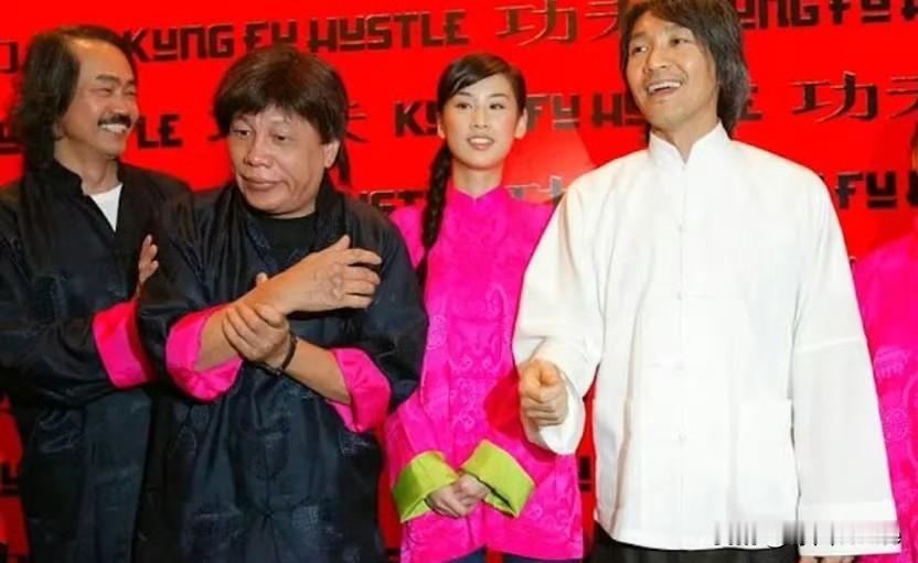 1月18日，周星驰发图文悼念梁小龙！如果不是梁小龙骤逝旧事儿重提，还真不知道梁