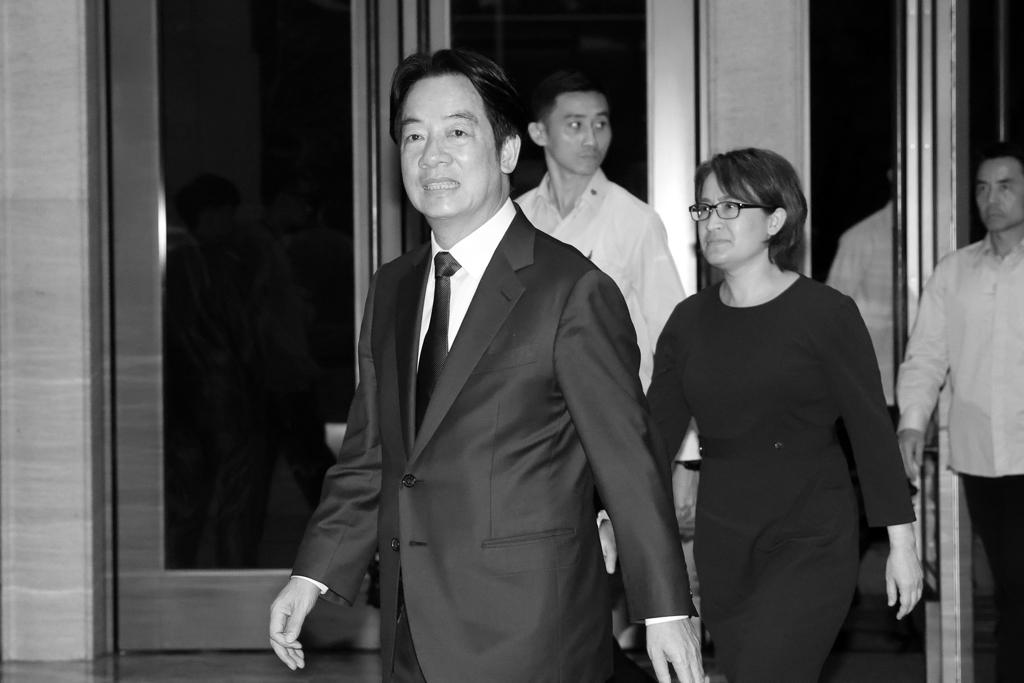 赖清德日前缺席岛内重大公开活动引发外界议论。对绿营政客而言，本应是对外显摆、露脸