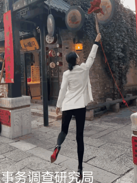 小姐姐看起来已经是好运连连了，留点好运给别人吧。