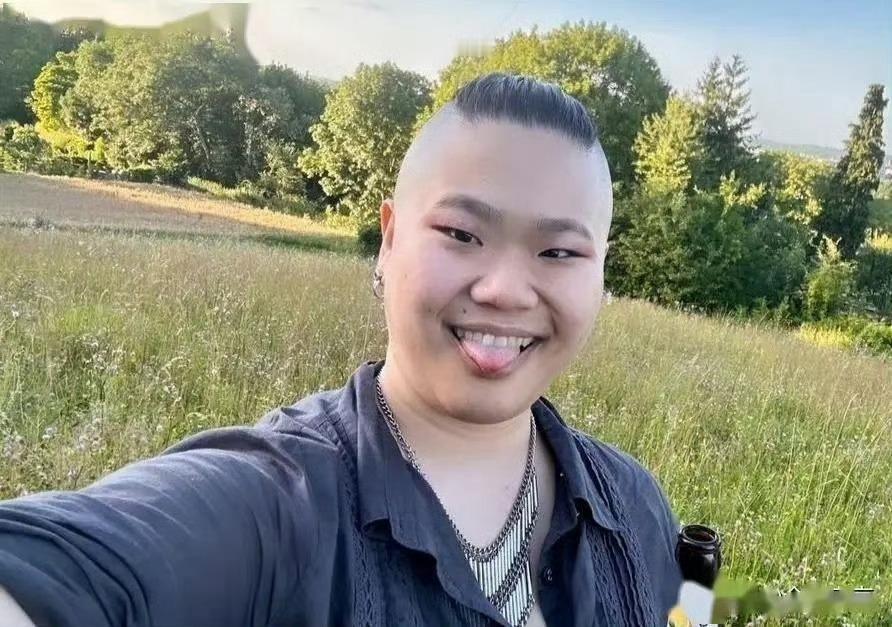 比尔盖茨否认去过萝莉岛孩子不能从小就送到西方，送到西方就会变得人不人鬼不鬼的。你