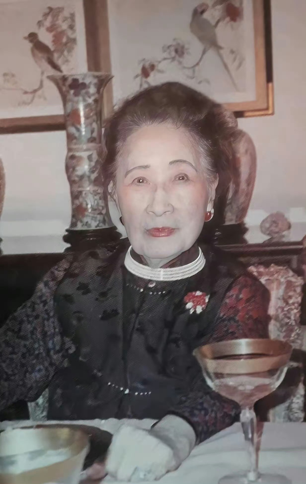 宋美龄多么无情？宋美龄的随从郭副官早年丧夫，宋美龄收留她并安排其子女就读华兴育幼