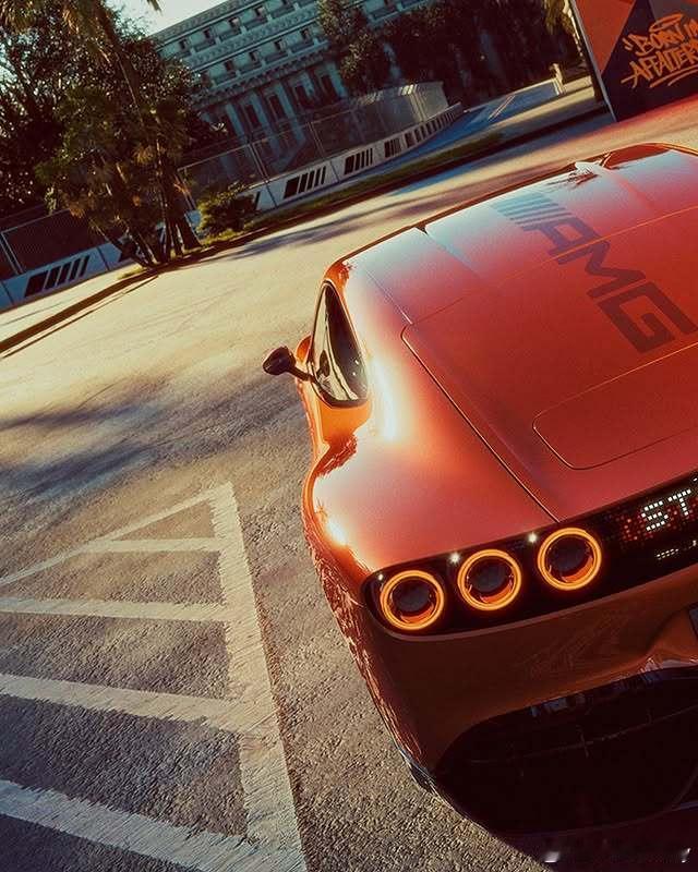 干嘛跟我萤火虫搞一样的尾灯，怪好看的