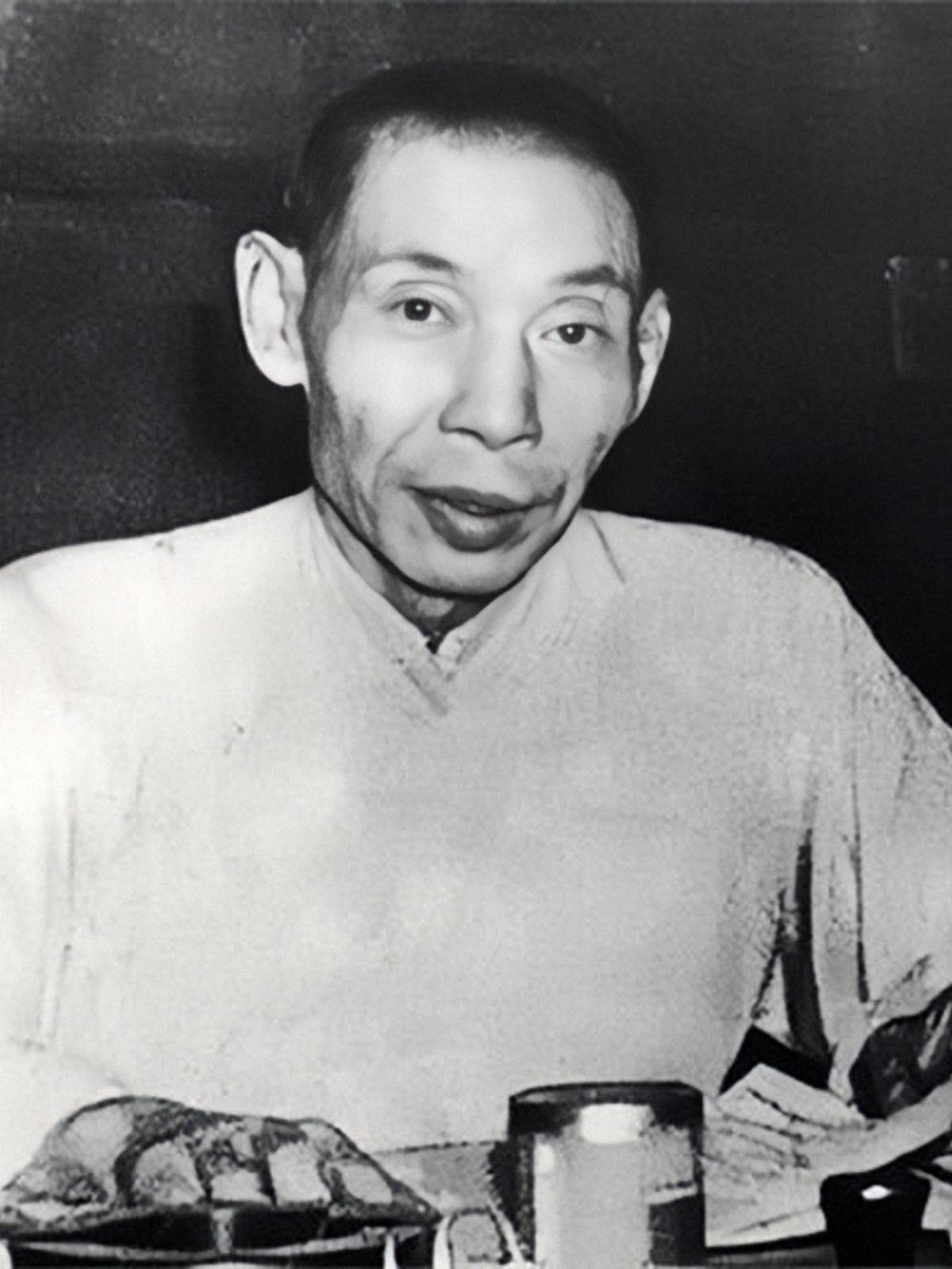 杜月笙有句话，初听刺耳，细品却字字戳心：别总想着和别人建立深厚的关系，君子从来不