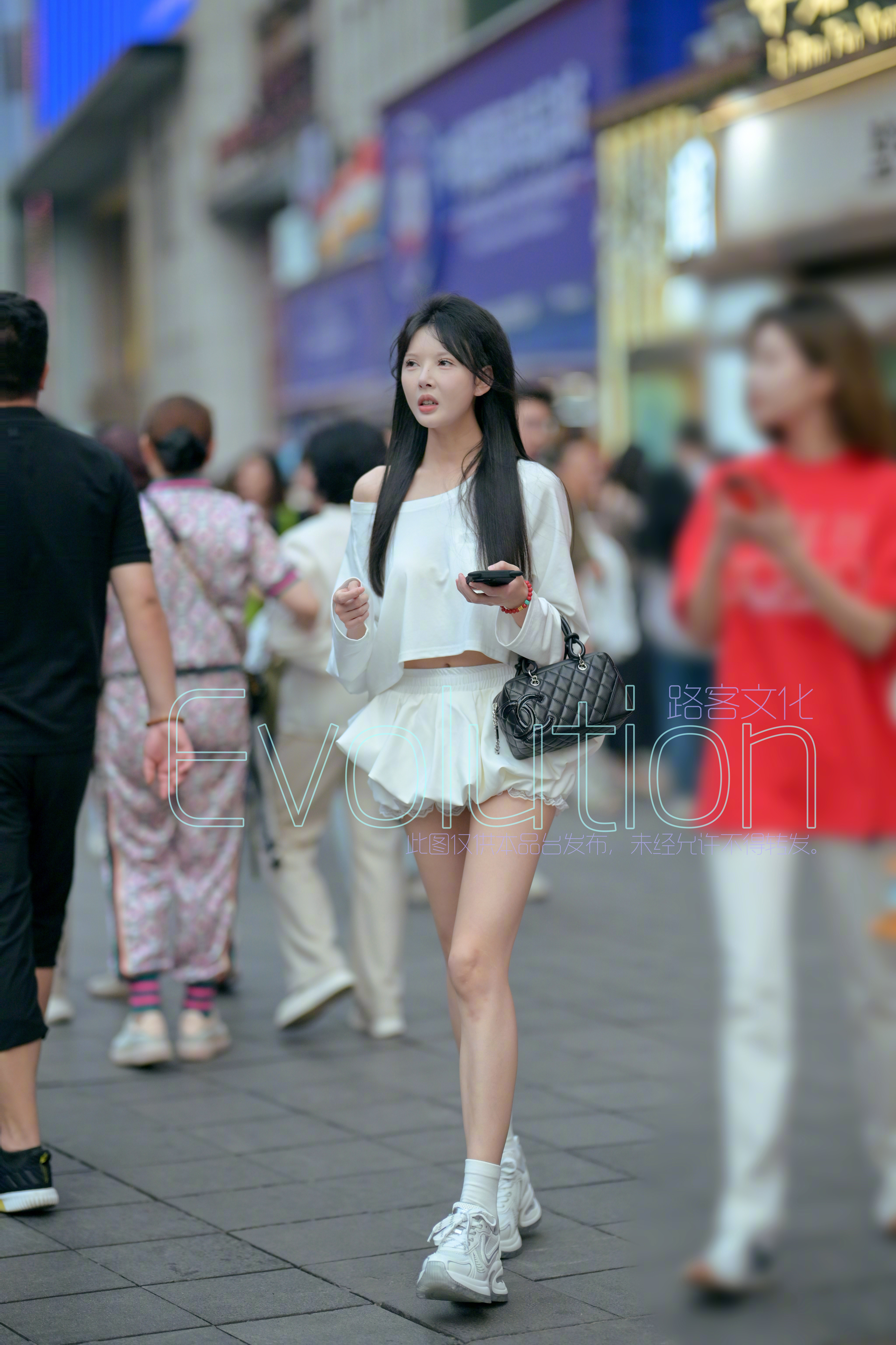 初夏一身白色看着清爽的穿搭​​​