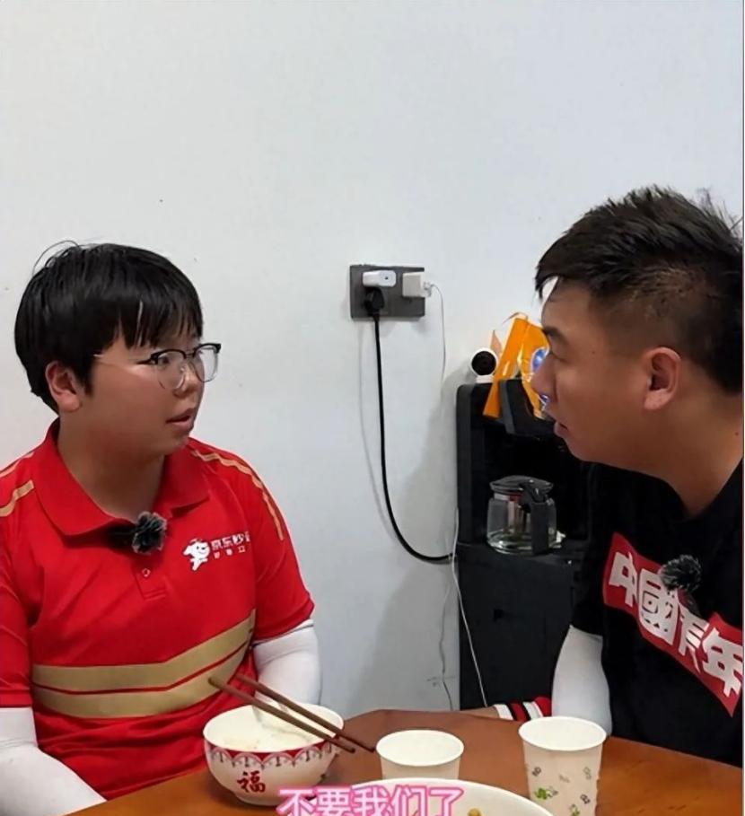 刘强东好样的！2025年5月29日报道，京东正在为江苏05年跑外卖独自养活三个弟