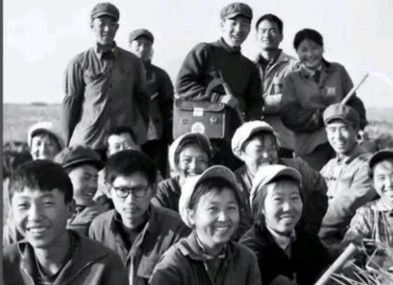 1972年，知青张援朝去看望干妹妹陈春玲，谁知，陈春玲红着脸说看，我这病，你娶我