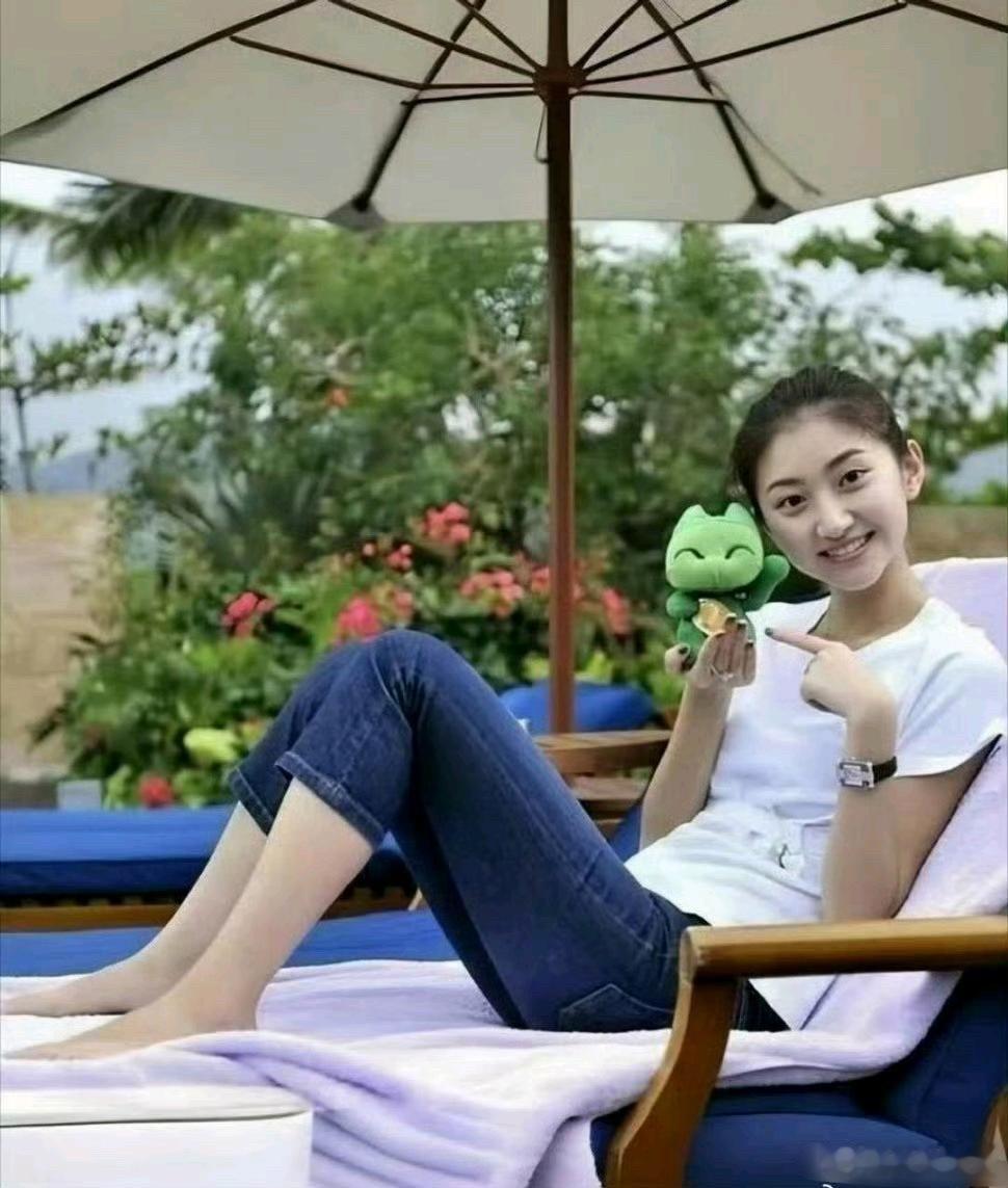 景甜早期生活照，当年上学时就是很多人的白月光了！