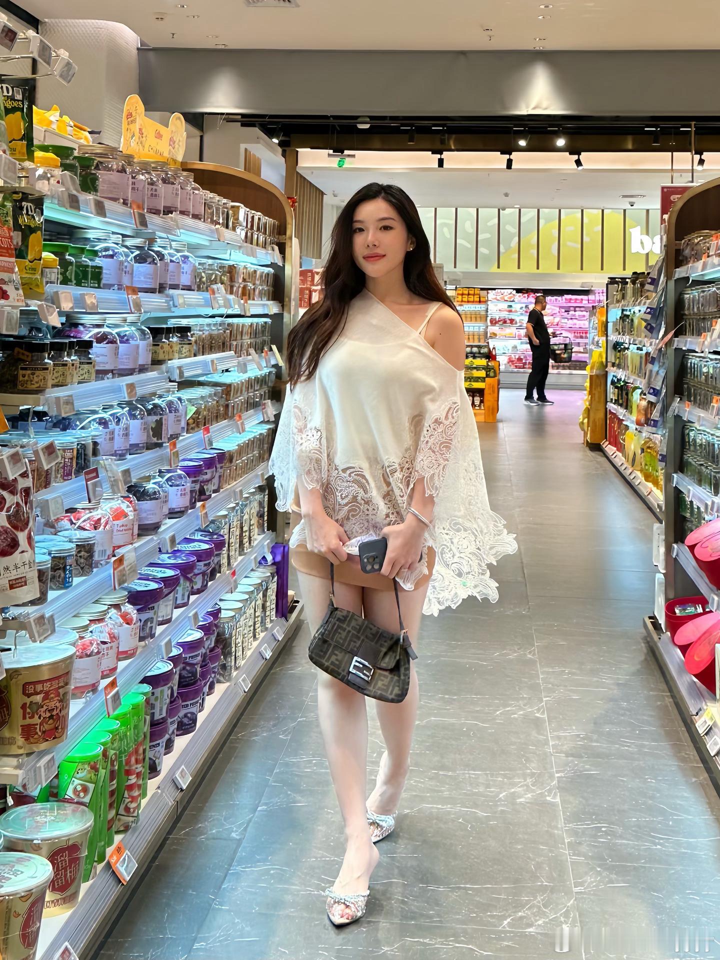 年龄大了，越来越喜欢这种成熟有韵味的穿搭😘​​​