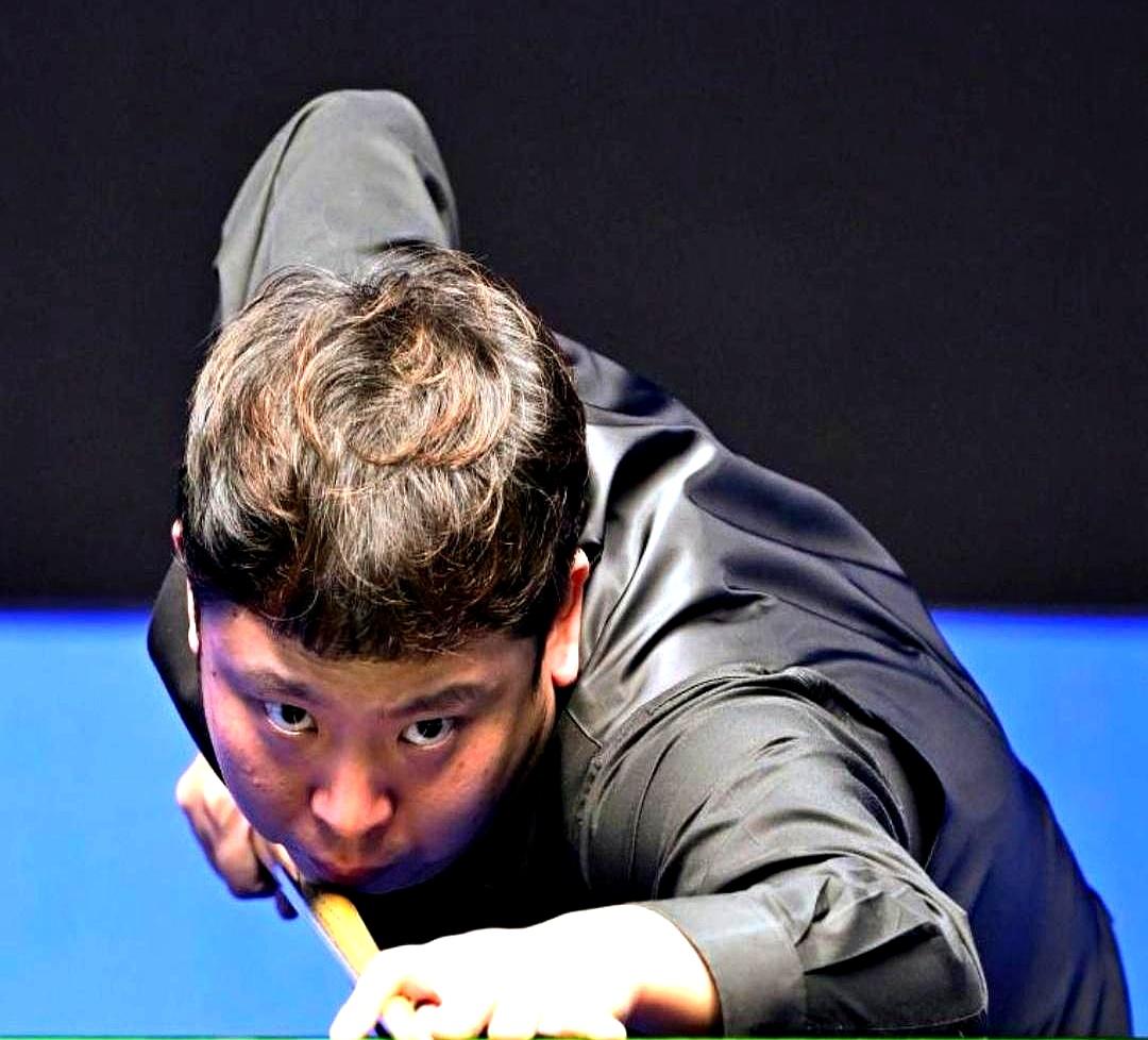 斯诺克英锦赛又爆冷门。看着钢炮整个人都不在状态，他出杆犹豫不决，就这么被