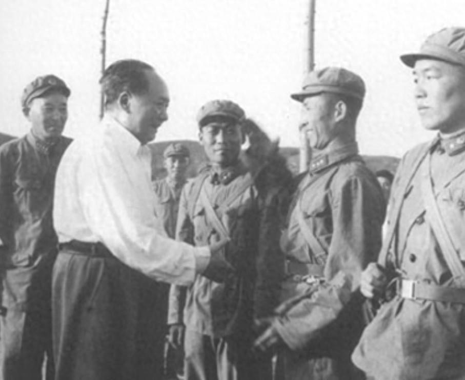 翟白元不习惯毛主席称呼他小翟，毛主席风趣回应：在我这里，你永远都是小翟！195