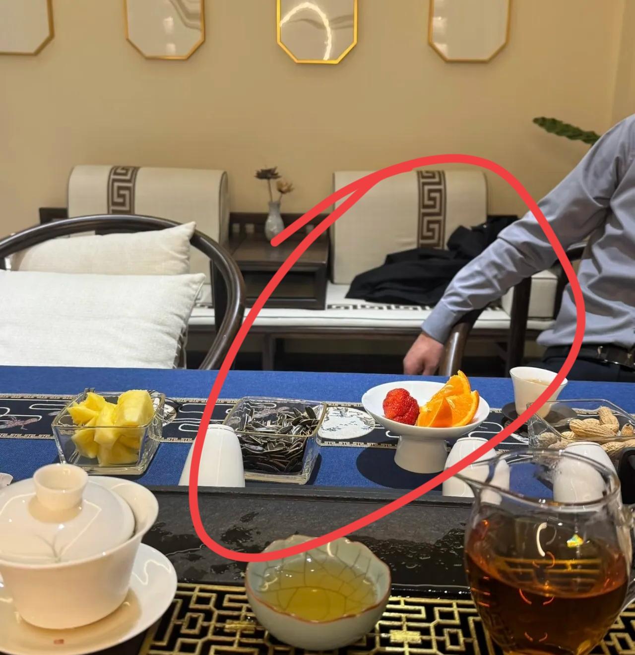 现在总有人把“忍”当思想开放，这事儿真是刷新认知！我有个生意朋友资产超2000万