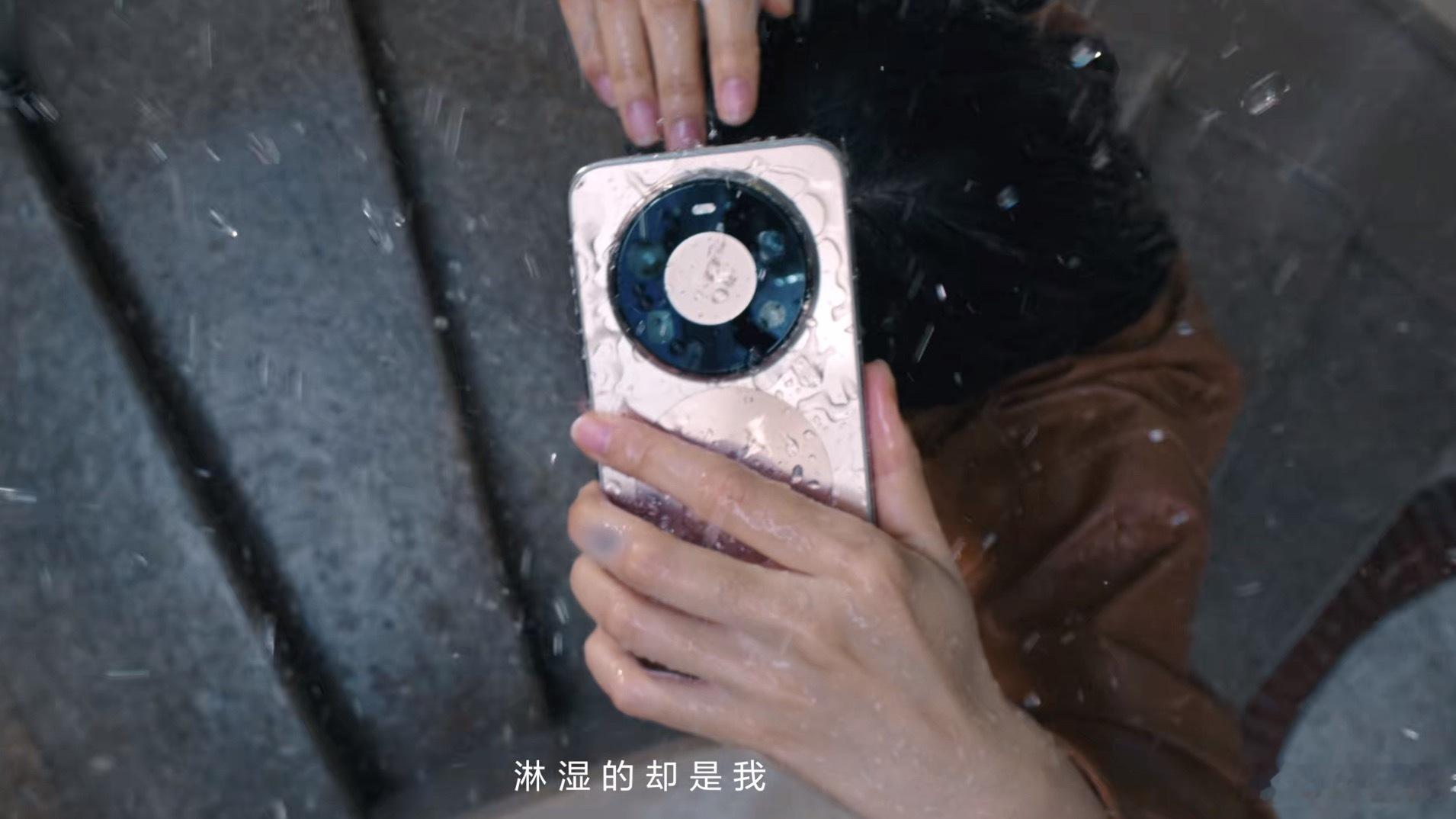 感觉华为Mate80系列最好看的是银色，一眼就比其它颜色更高级，真机确实比图精