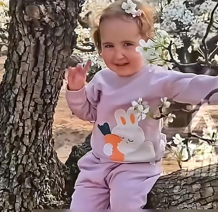 江苏一对夫妻竟然生出来一个洋娃娃这可把这对夫妻糟心坏了很多邻居或者同事都怀疑孩