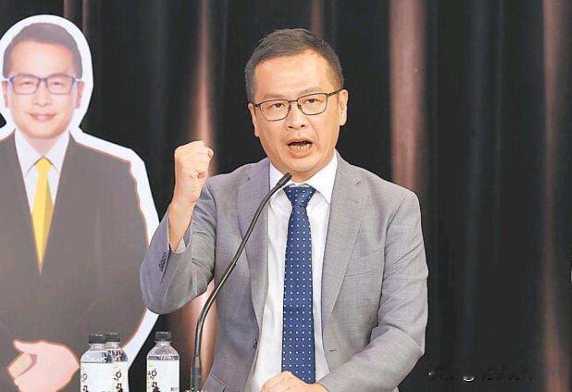 自不量力！罗智强对我们进行疯狂叫嚣！9月30日，罗智强放话声称，当大陆军机绕台或