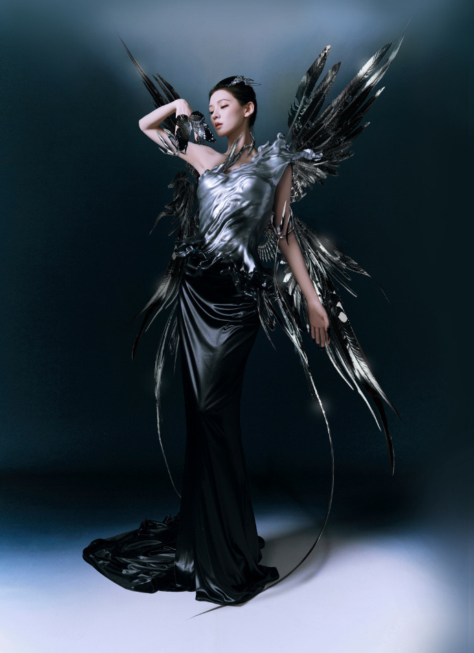 张予曦美和呼吸一样简单。。建模脸配上3D礼服这视觉冲击真太绝了。。