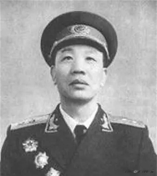硬核开国中将！主政中国最大省份20年，晚年入主中枢，全家皆是国之栋梁此人主