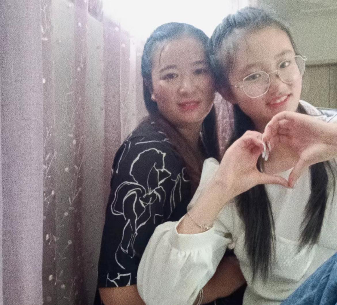心痛到无法呼吸，她还那么年轻，刚被北川医学院录取，为何这么不公呢？一位来自四川