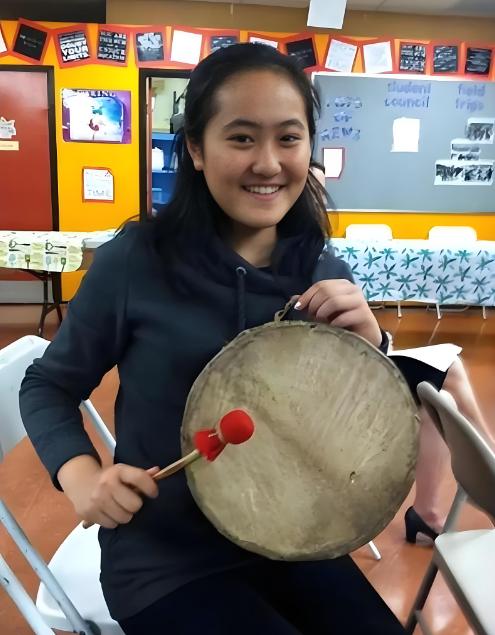 大快人心！2015年，曾拿烟头烫同学、扇耳光，赴美留学生翟云瑶在法庭上咆哮，无视