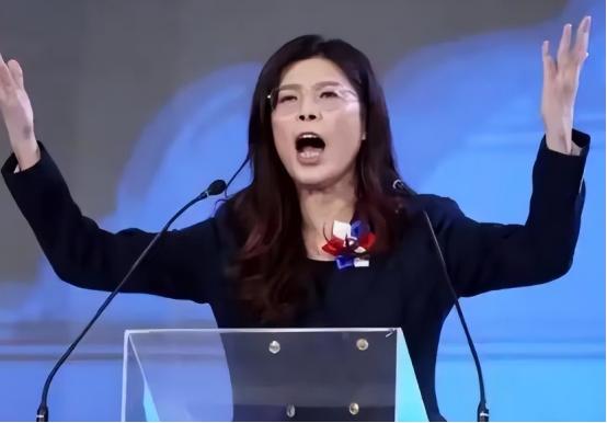 中国国民党主席郑丽文当场翻脸， 9月19日，她南下屏东潮州，替国民党屏东县长