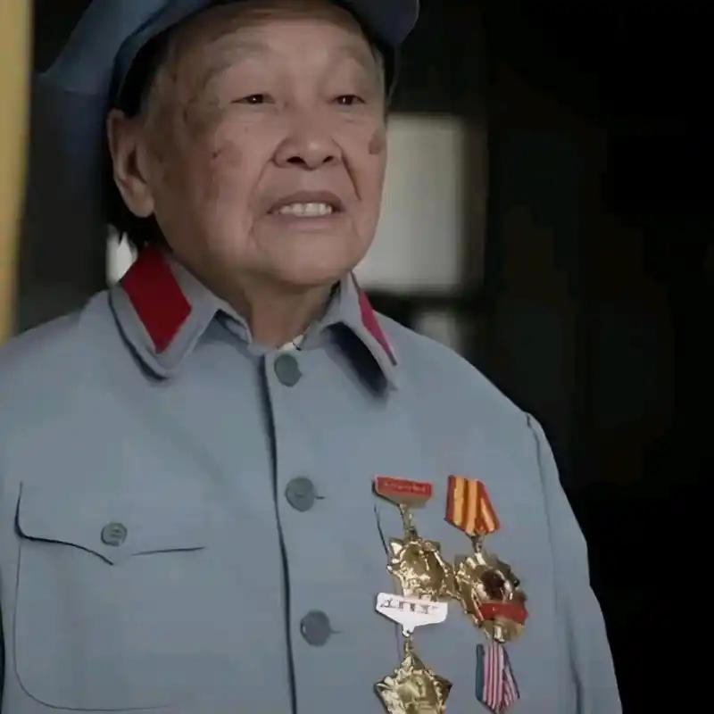 1971年，一位老太太闯进西花厅，见到周总理后质问：我到底是什么级别？ 1