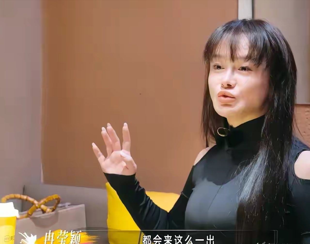 冉莹颖吐槽：“每次和邹市明出去旅行，他都会整幺蛾子，比如飞机还没落地，就吵着要回