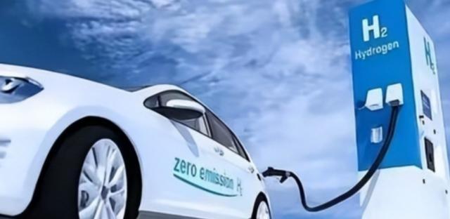 日本最先研究出了氢能电池，于是日本申请了上千个专利，独家生产，等着躺着挣钱，结果