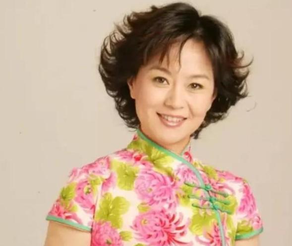 1999年，鞠萍向丈夫提出了离婚，丈夫却提出孩子和钱只能带走一样。鞠萍一听就知道