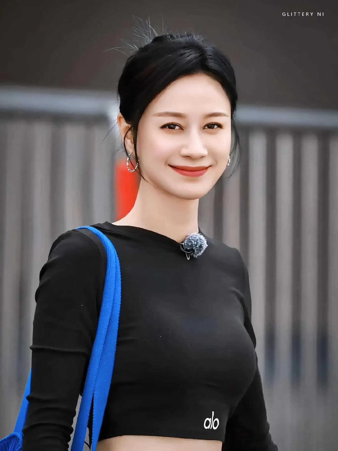 演员倪虹洁一个可怜的女人人们常说婚姻是爱情的坟墓，但对于47岁的倪虹洁来